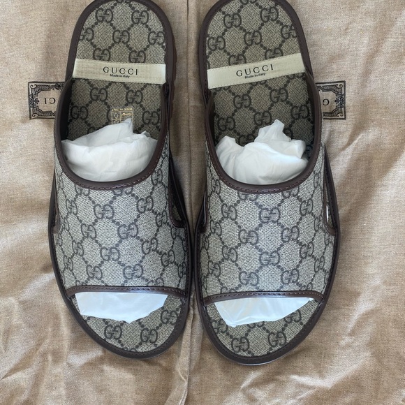 GUCCI MENS SLIDE SANDAL - Picture 2 of 10
